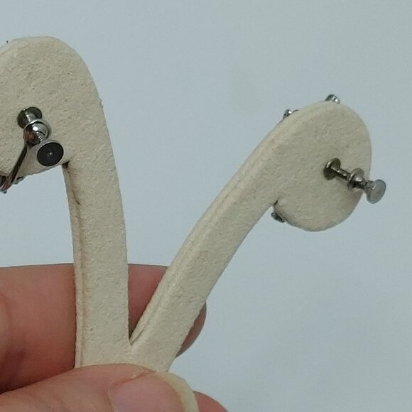 ⭐️5/$25 Vintage silver tone Royal Crest Screw Back Earrings Red Rhinestones Boho - Picture 8 of 10